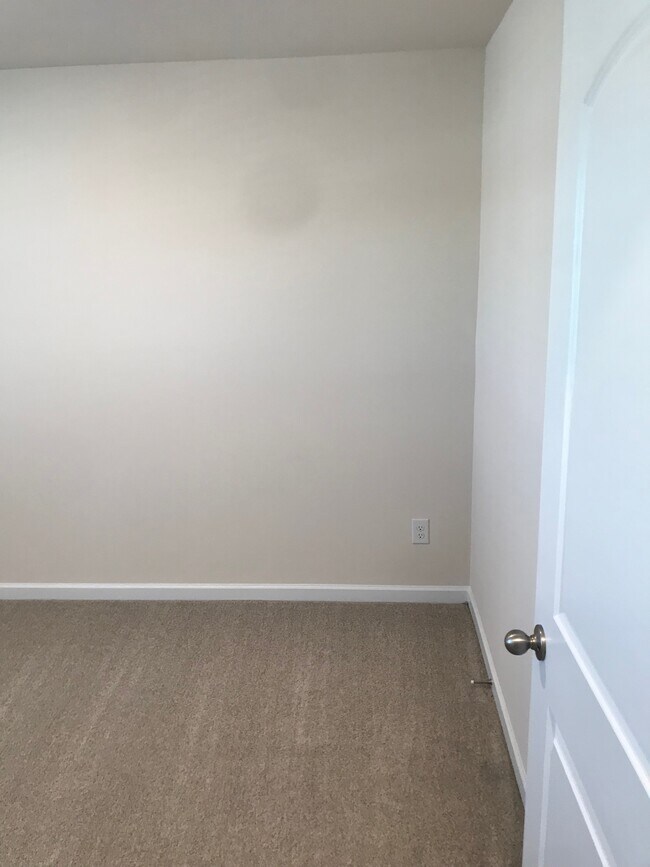 Building Photo - 8079 Logan Dr