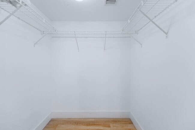 Building Photo - 1 SE 12th St