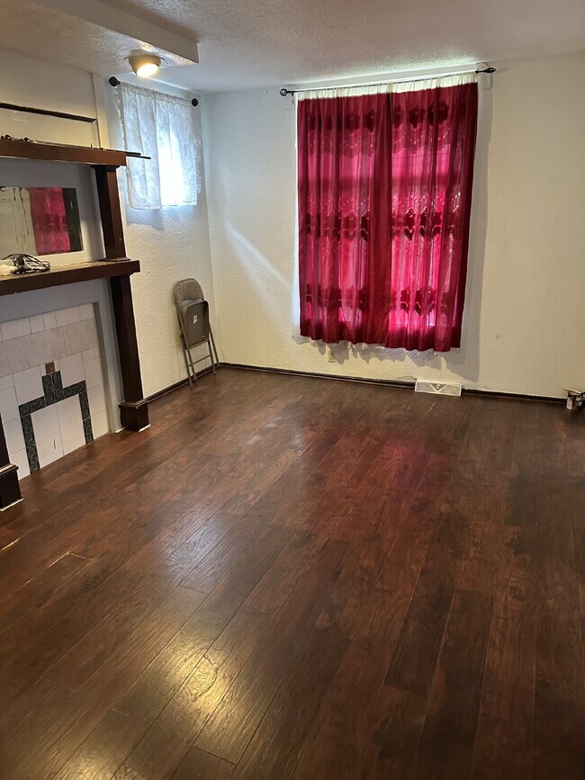 Building Photo - Classic Denver Home: 3 Beds, Updated Kitchen, Private Yard, Parking