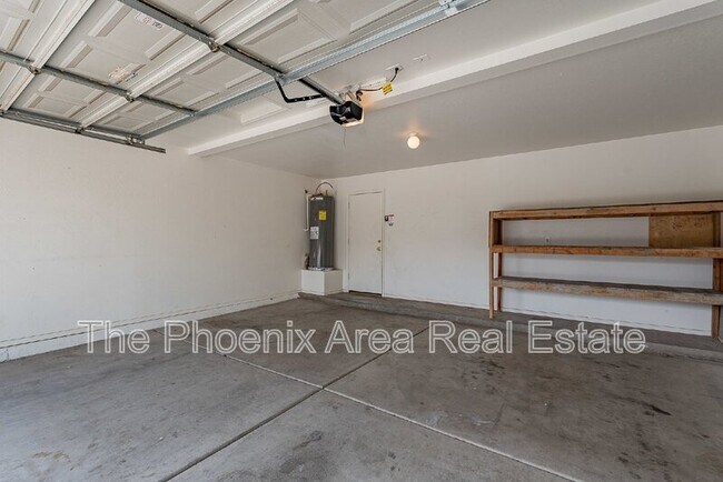 Building Photo - 11928 W Columbine Dr
