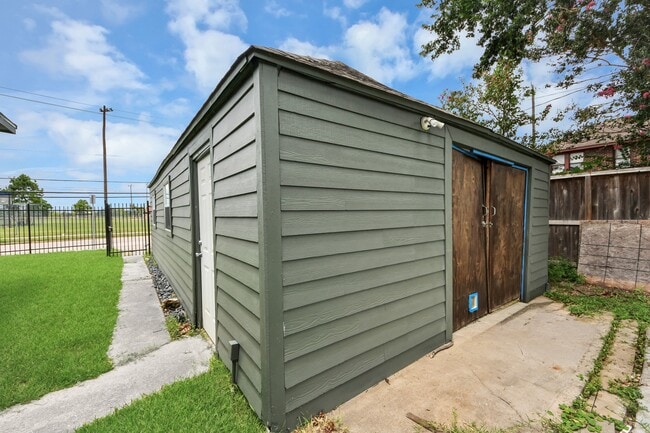 Building Photo - 1403 Munger St