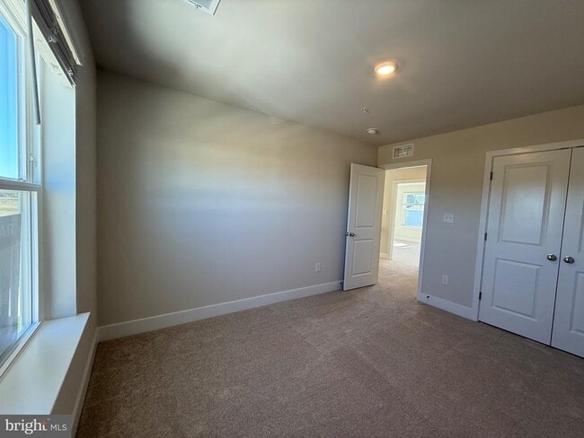 Building Photo - 1670 Lake Placid Dr