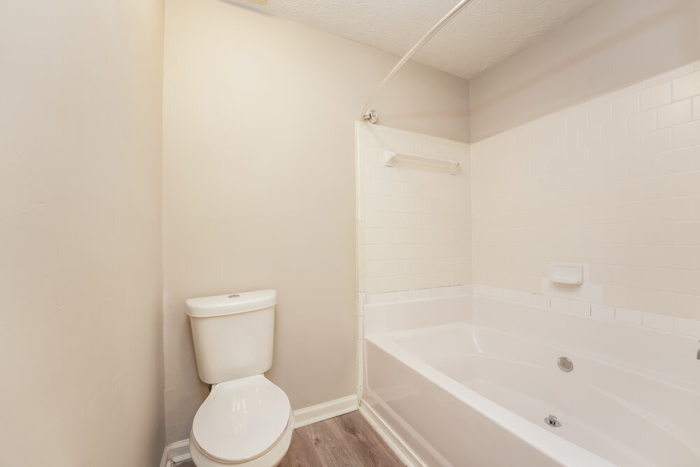 Building Photo - 6520 Eastbriar Dr