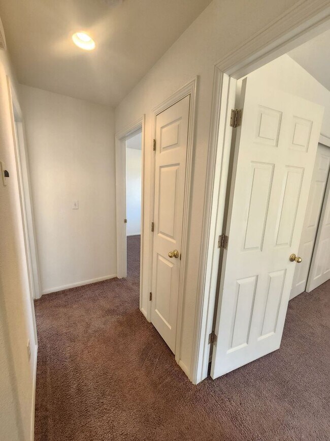 Building Photo - **$100 Move In Special**Great Home Near Downtown 29 Palms
