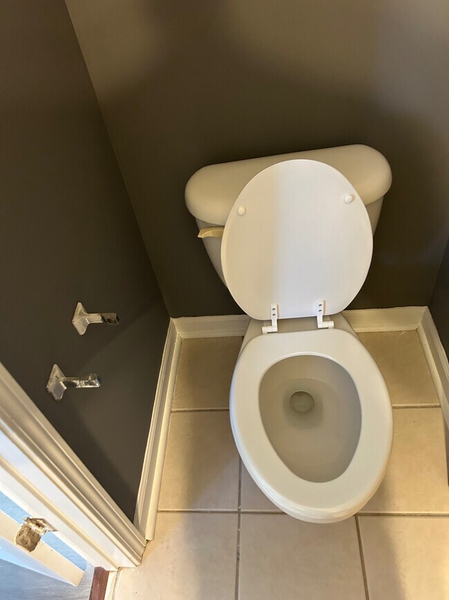 Building Photo - Room in House on Brian William Rd