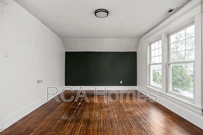 Building Photo - 418 N Drexel Ave