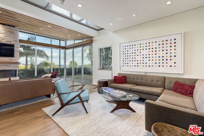 Building Photo - 1625 N Crescent Heights Blvd