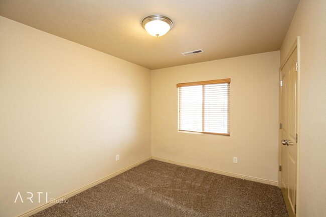 Building Photo - Move in Special 3 Bedroom 2.5 Bathroom In ...