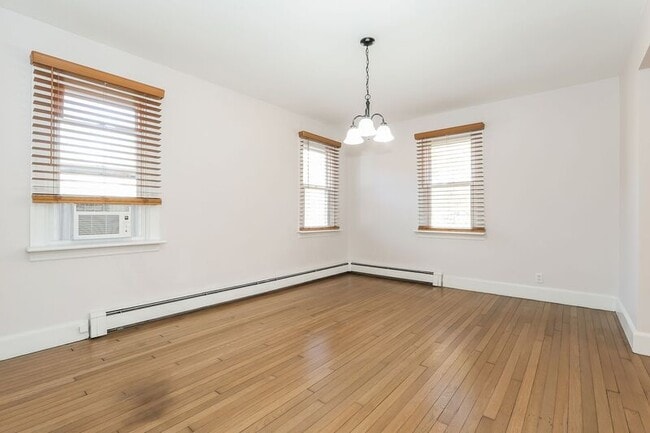 Building Photo - 525 Lonely Cottage Rd