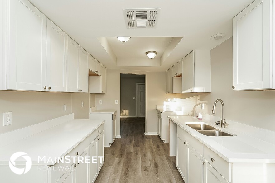 Building Photo - 13430 Litewood Dr