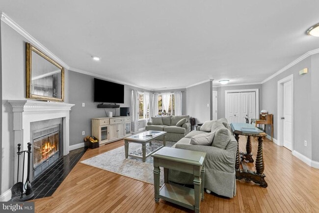 Building Photo - 42 Woodmont Dr