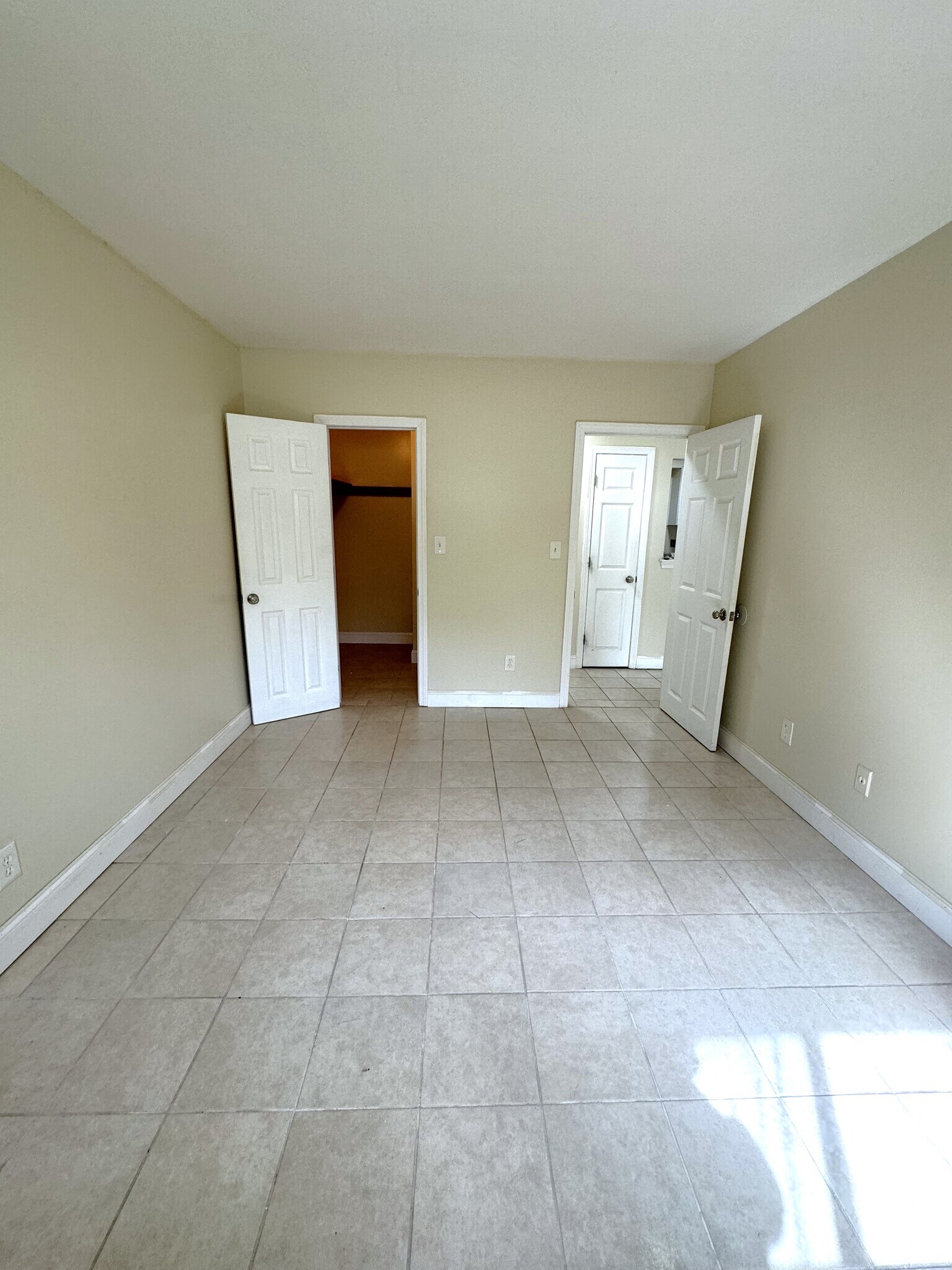 Building Photo - 580 Bridge St