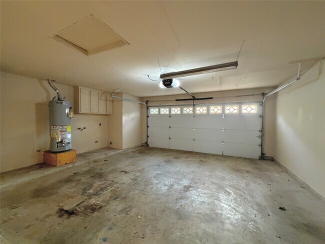 Building Photo - 1806 Airline Dr