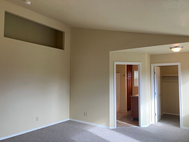 Building Photo - *$1,000 Off 1st Month's Rent!* Well-Kept Three Bedroom Home in West Salem