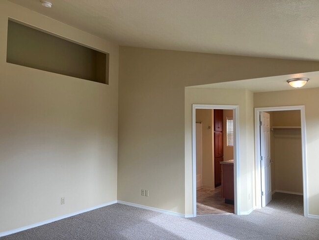 Building Photo - Well-Kept Three Bedroom Home in West Salem