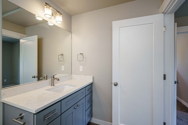 Building Photo - Move In Ready 3 Bedroom 2.5 Bathroom - Convenient Camas Location