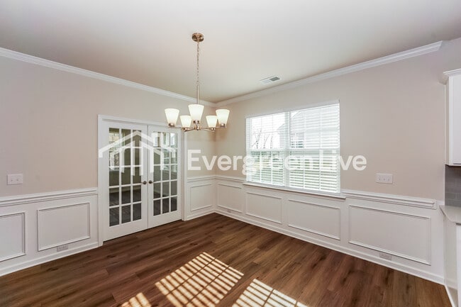 Building Photo - 6460 Fairfax Ct