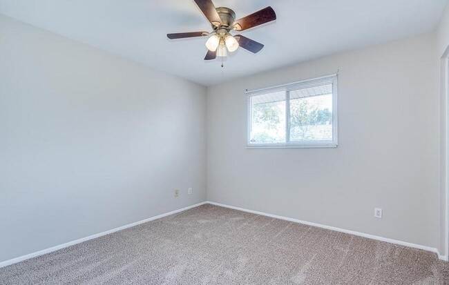 Building Photo - 2439 E Del Rio Dr