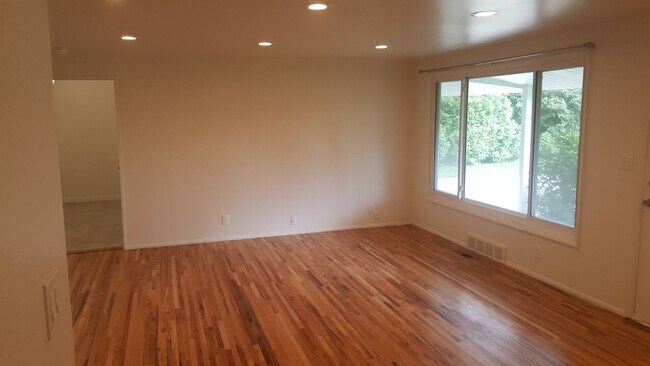 Building Photo - 314 W 1200 N