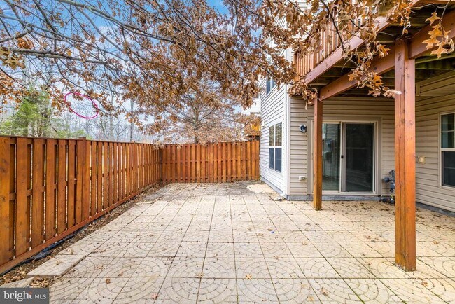 Building Photo - 42639 Chisholm Dr