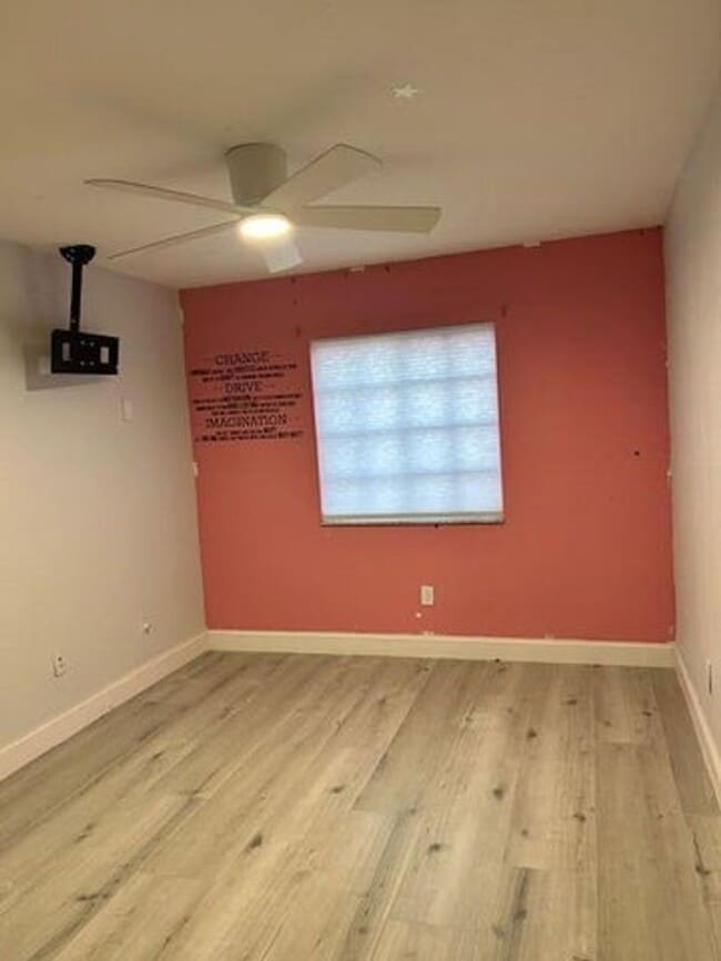 Building Photo - 1305 Lucaya Dr