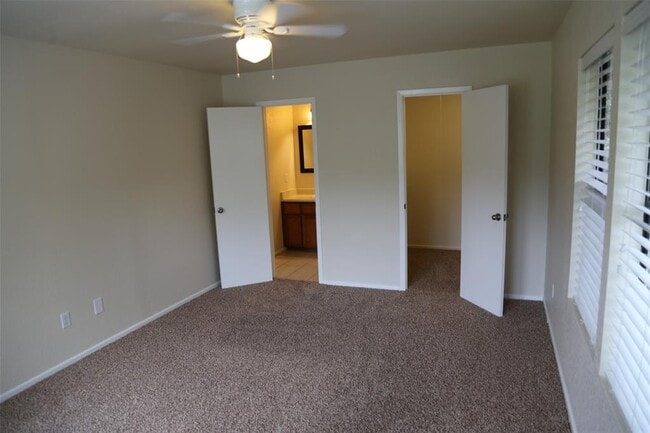 Building Photo - 4 Deerfield Dr