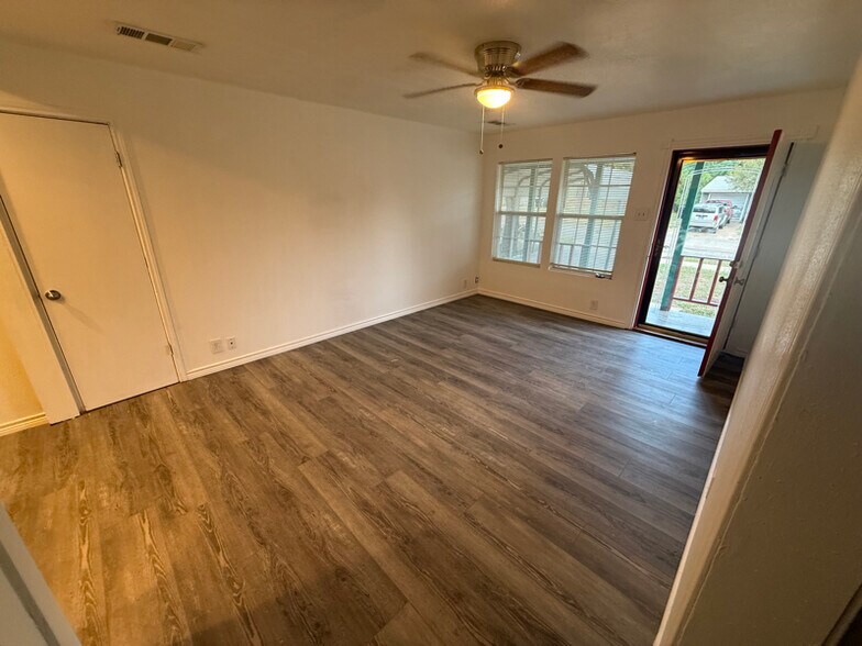 Building Photo - 1406 S 47th St