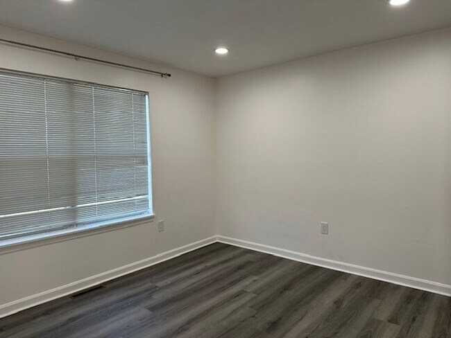 Building Photo - 6212 Spring Knoll Dr