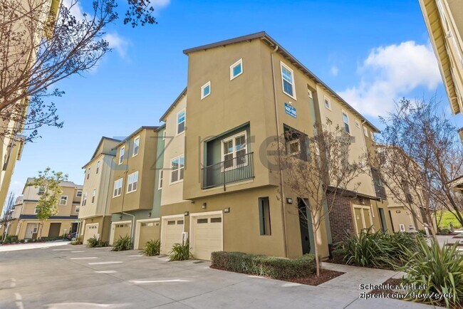 Building Photo - 1505 Coyote Creek Way