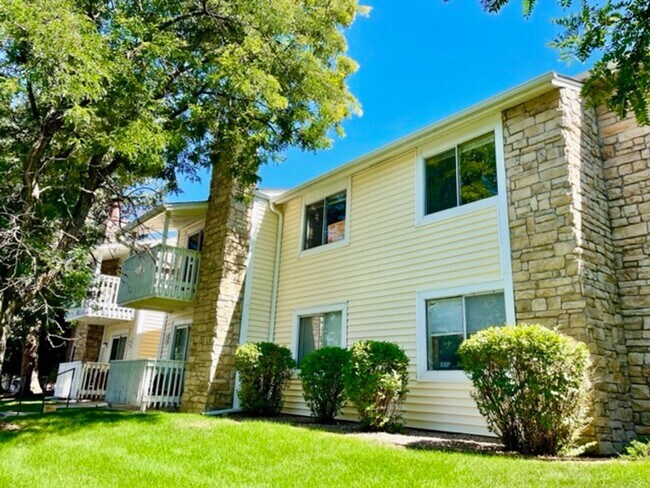 Building Photo - 2-Bedroom in Woodside Condos