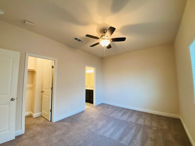 Building Photo - $3,195 Leonard & Shaw, 5 Beds - Alamos Ave...