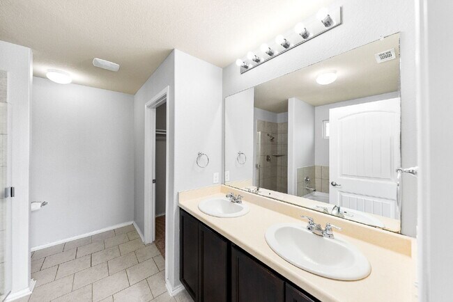 Building Photo - Welcome to The Bowen Floor Plan - 2 WEEKS ...