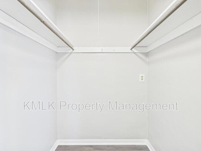 Building Photo - 429 Lovisa St