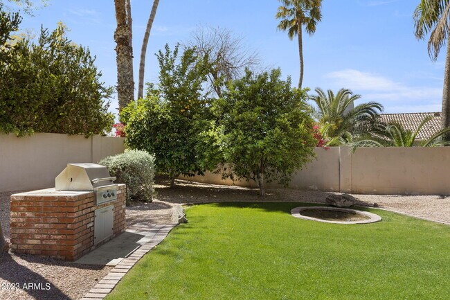 Building Photo - 10165 E Bella Vista Dr