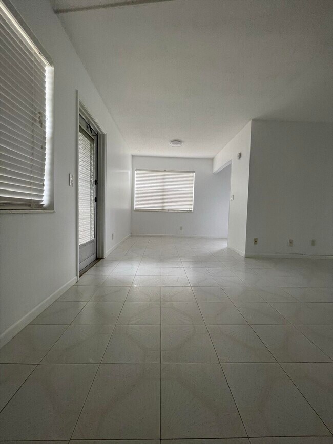 Building Photo - 172 Salisbury I