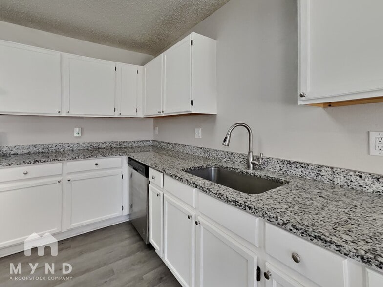 Building Photo - 8031 Manderly Pl