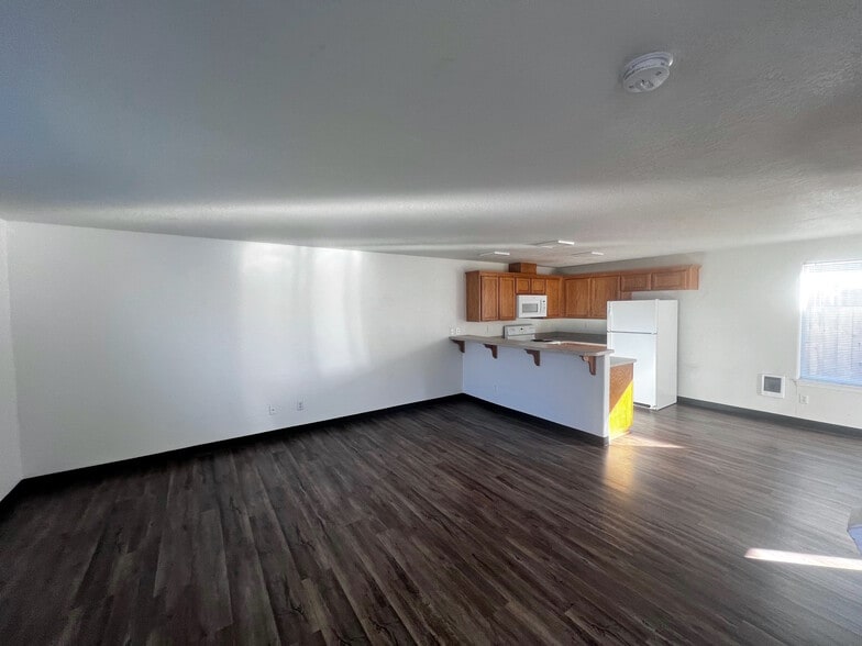 Building Photo - 1131 2nd St NW