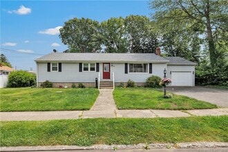 Building Photo - 15 Albert St