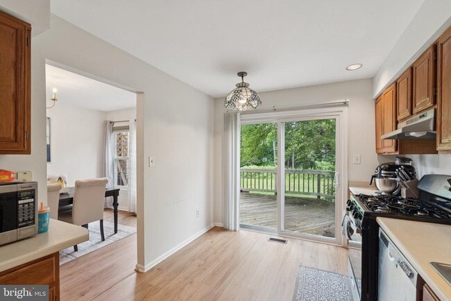 Building Photo - 4262 Fox Lake Dr