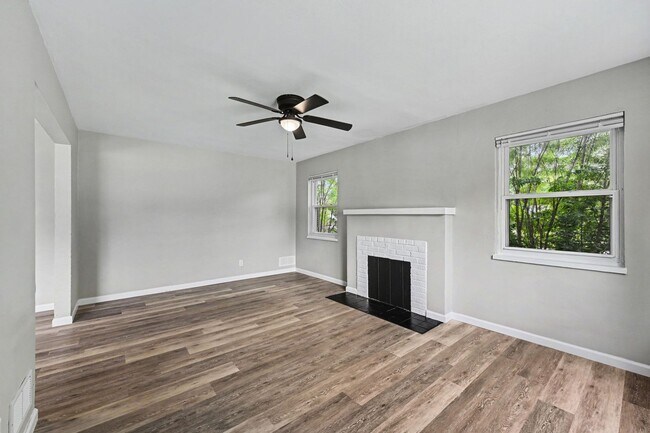 Building Photo - Renovated 3 Bed 2 Bath Home