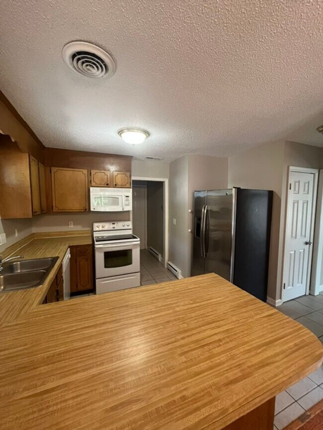 Building Photo - 4804 Yorkwood Dr