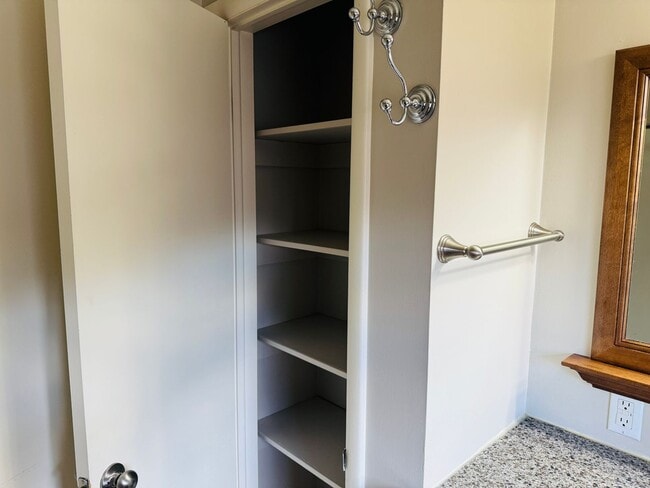 Building Photo - Dog Friendly 4 Bedroom - Billings West End