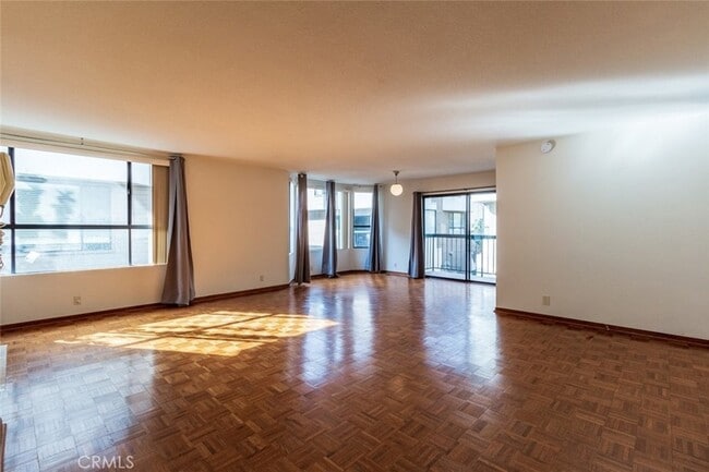 Building Photo - 514 N Isabel St