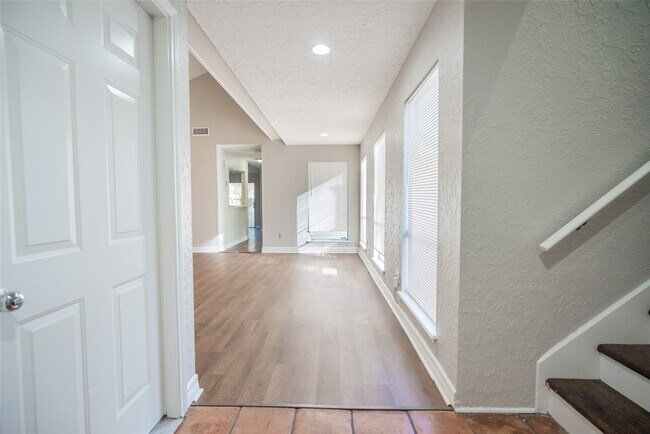 Building Photo - 13314 Ravensway Dr