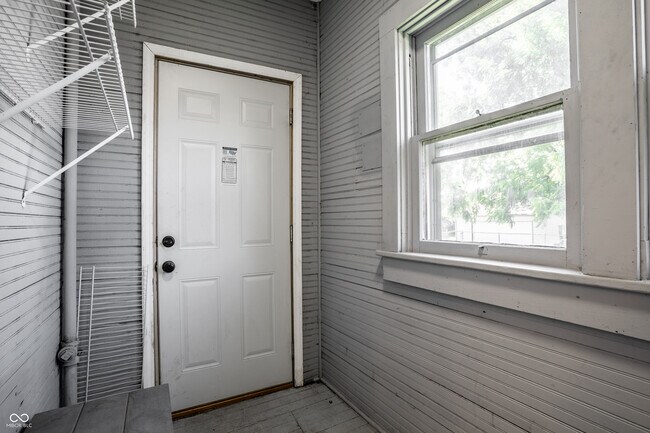 Building Photo - 207 N Hamilton Ave
