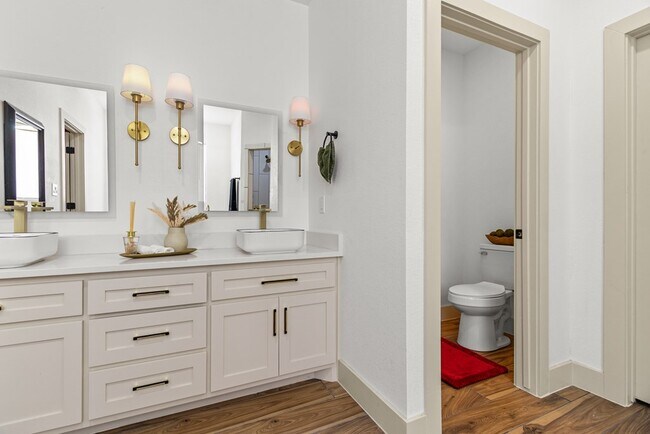 Building Photo - 12370 W University Blvd