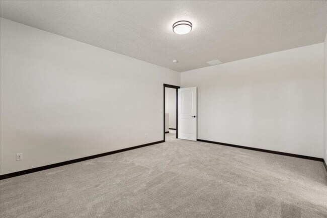 Building Photo - Spacious 4-Bedroom, 2.5 Bath, Two-Story Gem with a Fenced Yard!