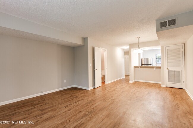 Building Photo - 1357 Kingsley Ave