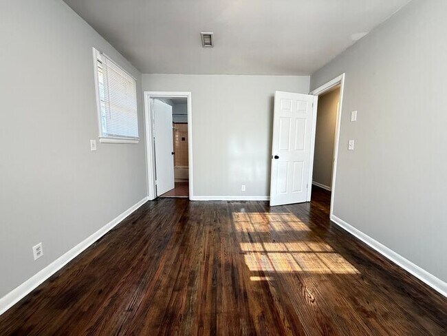 Building Photo - Renovated Multi-Story Brick House in East Nashville - Fenced in Yard