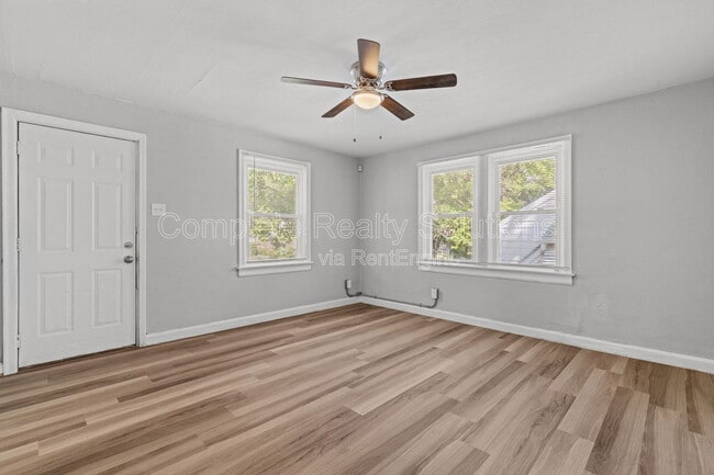 Building Photo - 7120 Greenhaven Dr